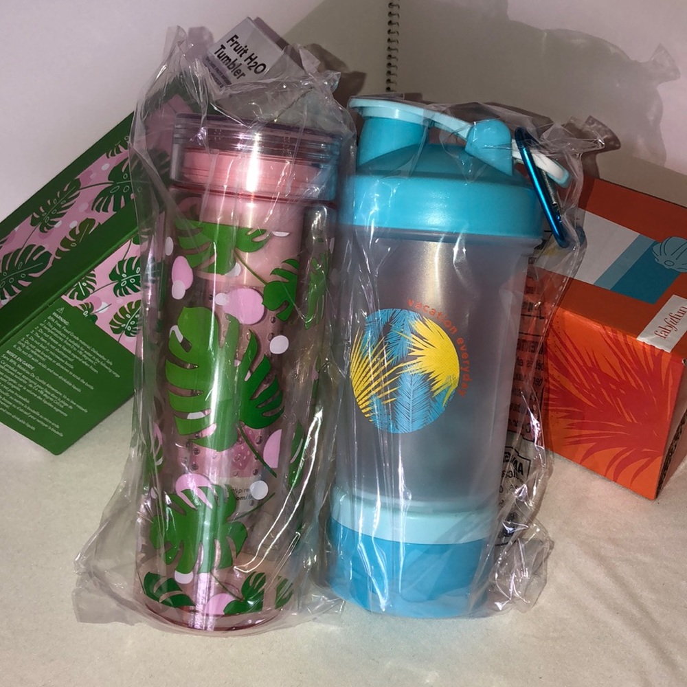 Setof2Get shaking drink bottle & fruit H20 Tumbler